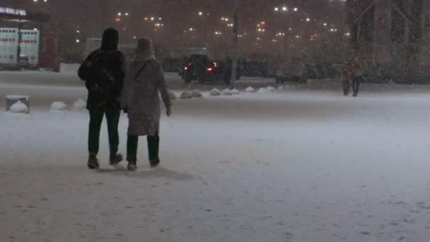 Tempestade Neve Noturna Fenômeno Natural Precipitação Engarrafamentos Inverno — Vídeo de Stock