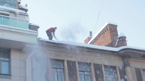 Snow Removal Rooftop Avalanche Icicle Winter Dangerous Ice Cold Workers — Stock Video