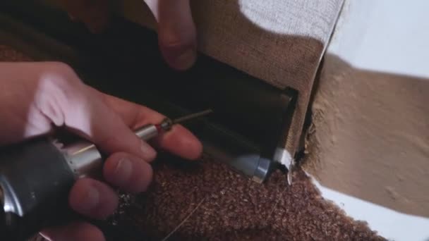 安装螺杆技术工人的边板钻孔 纺纱机 手压式 — 图库视频影像