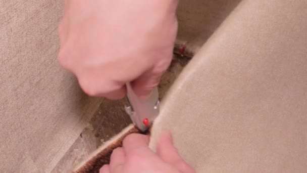 裁剪裁剪地毯施工铺地板锋利刀片主 — 图库视频影像