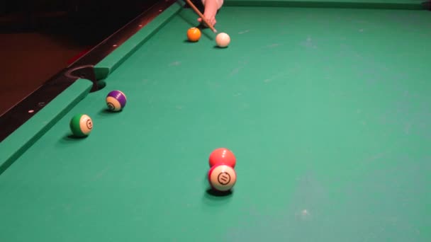 Les Filles Jouent Sur Billard Boules Poinçon Intelligent Jeu Sport — Video