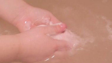 Çocuklar için banyo bombası. Donut aromalı ev spa terapisi bebek yıkama.