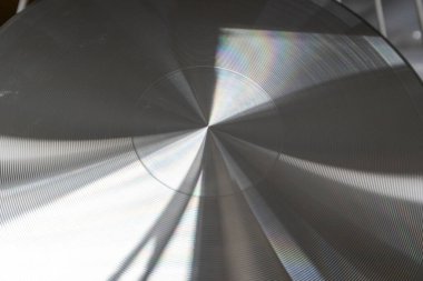 Yapışkan olmayan mutfak aletlerini kaplayan yüzey temiz alüminyum