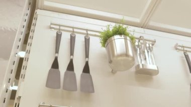 Mutfak çatal kaşıkları spatula tenceresi donanım araçları iç masa