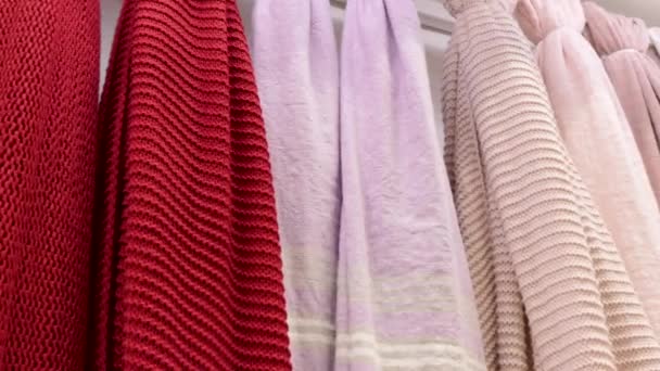 纺织品商店选择工厂棉料设计色彩斑斓 — 图库视频影像