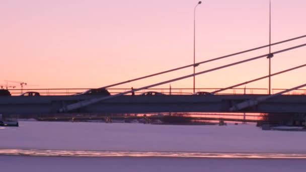 Ćwiczenia Jogging Przed Snem Zachód Słońca Most Miasto Zima Krajobraz — Wideo stockowe