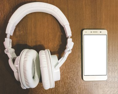 Ev müziği stüdyosu iş yeri modelleme kroma anahtar hızında kulaklık hoparlörleri uygulaması çevrimiçi ses dağıtımı