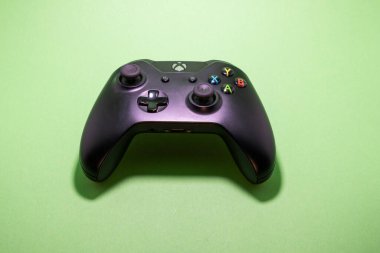 Xbox joystick izole edilmiş kromakey tuşlarına basma oyunu Rusya, Saint-Petersburg, 7apr2021.