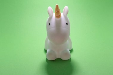 oyuncak tek boynuzlu at komik biblosu izole edilmiş kromakey kopya uzay karakteri 