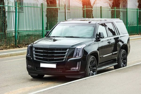 Siyah SUV ayrıntıları araba güvenliği özel koruma gizli servisi aydınlatıyor 