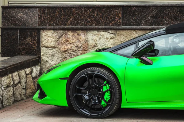 Sport Auto Verde Dettaglio Gioco Colore Freni Bassa Suspension Cars — Foto Stock