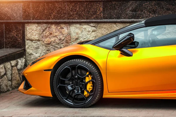 Sportovní Auto Oranžová Barva Vůle Detail Brzdy Nízká Suspenze Cars — Stock fotografie