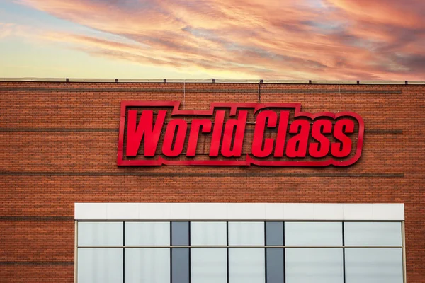 Fitness kulübü jimnastik salonu lüks dünya sınıfı logo özel eğitim yaşam tarzı Rusya, Saint-Petersburg, 9apr2021.