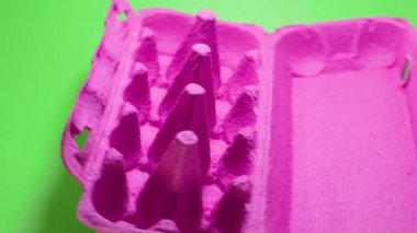 Yumurtalar için yaratıcı ambalaj anahtarı izole edildi. 