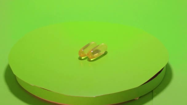 鱼油胶囊分离色素性肝压饮食补充剂 — 图库视频影像