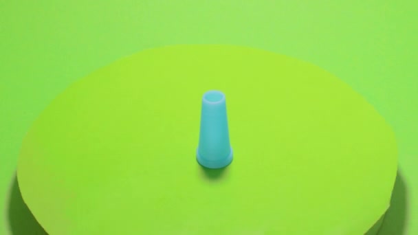 フックのための使い捨てマウスピース隔離されたクロマキーオブジェクト煙パイプ — ストック動画