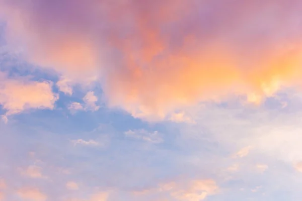 Coucher Soleil Ciel Avec Des Nuages Flottants Beau Nuage Éclairé — Photo