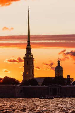 Peter ve Paul Kalesi St. Petersburg Günbatımı Bulutları Tören manzarası. Konsept seyahat hatıraları. 