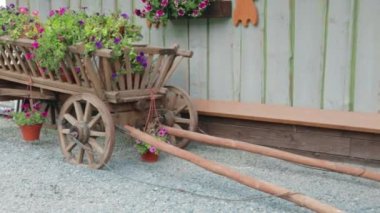 Evin yakınında Cart Country Retro köyü tarzı 