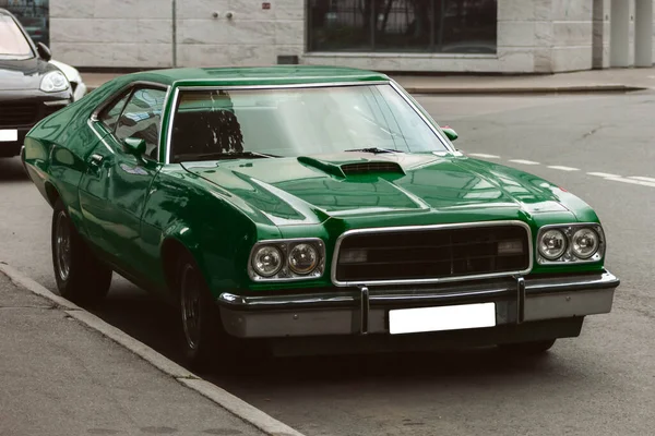 Muscle Car Strada Verde Colore Vuoto Licenza Plate Concept Auto — Foto Stock