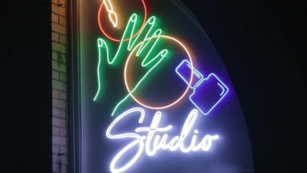 Neon Sign Beauty Nails Cosmetic Shop Salon Studio Sekolah Showcase — Stok Video