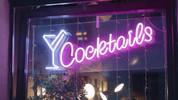 Neon Sign Cocktails Glasses Windows Showcase Advertisment Concept Bar Marketing — Stock Video