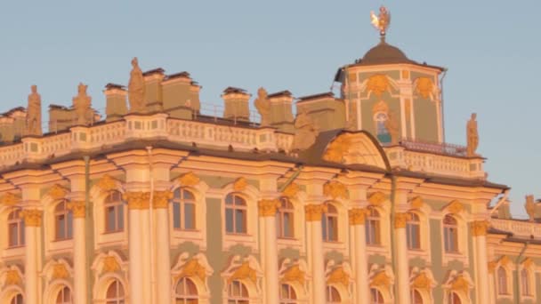 Фасадний музей гермітаж Санкт-Петербург захід сонця прикрашений бароко — стокове відео