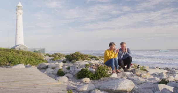 Coppia Caucasica Che Gode Tempo Libero Riva Mare Una Giornata — Video Stock