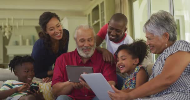 Seis Membros Uma Família Caucasiana Várias Gerações Passam Tempo Casa — Vídeo de Stock