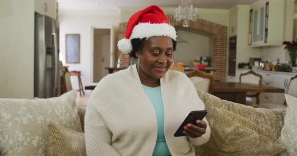 Happy Senior African American Woman Wearing Santa Hat Chrsitmas Time — 비디오