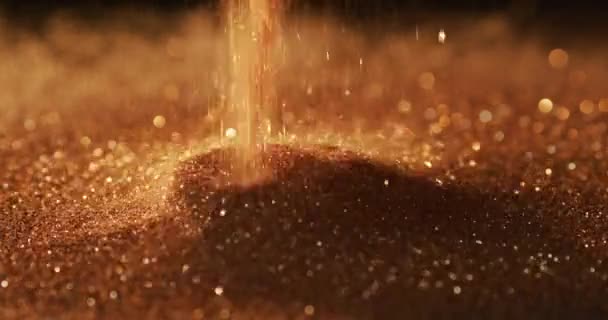 Glitter Glitter Ouro Derramando Sobre Fundo Preto Natal Véspera Ano — Vídeo de Stock
