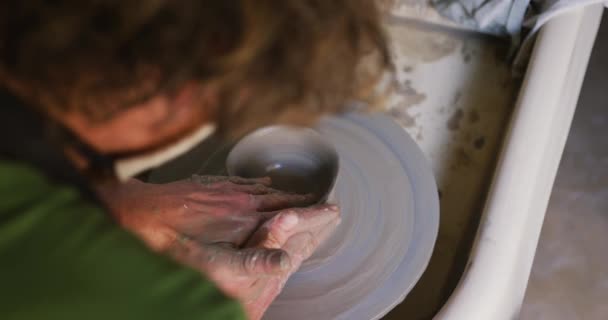 Close View Male Potter Creating Pottery Potters Wheel Pottery Studio — Stock Video