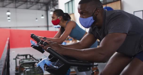 Diverse Woman Man Wearing Face Masks Exercising Gym Working Out — Stock Video