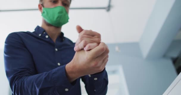 Caucasian Man Wearing Face Mask Using Hands Sanitizer Modern Office — Stock Video