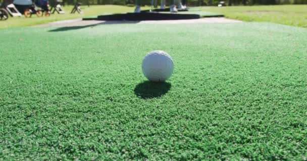 Sección Baja Del Hombre Mayor Que Practica Golf Campo Golf — Vídeo de stock