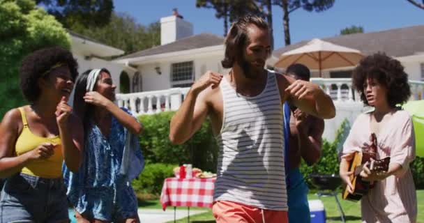 Diverso Grupo Amigos Divertindo Dançando Uma Festa Piscina Sair Relaxar — Vídeo de Stock