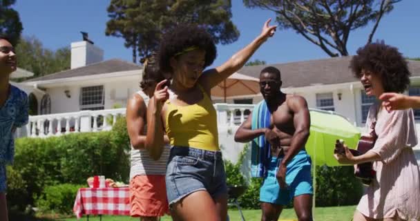 Diverso Grupo Amigos Divertindo Dançando Uma Festa Piscina Sair Relaxar — Vídeo de Stock