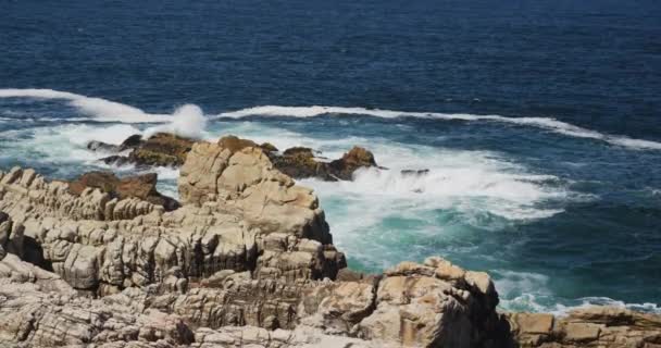 Aerial View Ocean Waves Crashing Rocks Coast — Stock videók