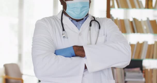 African American Senior Male Doctor Wearing White Crossing His Arms — Stock Video