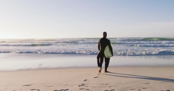 Senior African American Man Walking Surfboard Beach Healthy Outdoor Leisure — Stock Video