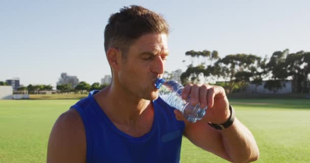 Fit Caucasian Man Exercising Outdoors Resting Drinking Water Cross Training — Wideo stockowe