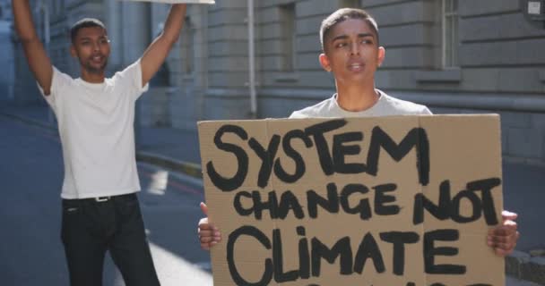 Due Uomini Razza Mista Durante Una Marcia Protesta Che Tenevano — Video Stock