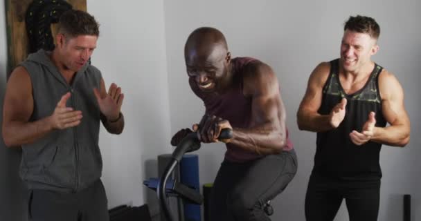 Diverse Group Three Fit Men Cross Training Gym Cross Training — Video Stock