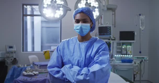 Portret Van Aziatische Chirurg Met Gezichtsmasker Operatiekamer Medische Gezondheids Gezondheidsdiensten — Stockvideo