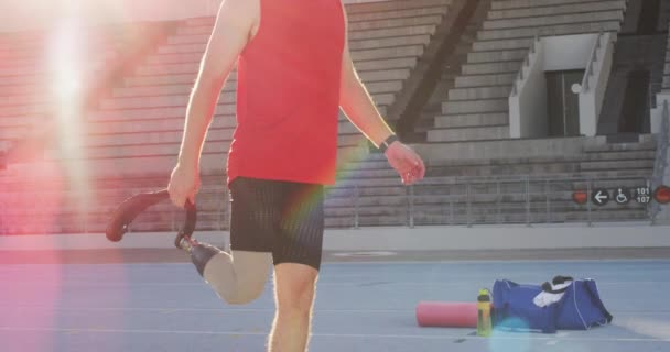 Střední Část Bělošského Invalidního Mužského Atleta Protahovanou Čepelí Profesionální Trénink — Stock video