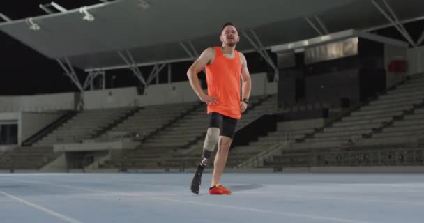 Kaukasischer Behinderter Sportler Mit Laufender Klinge Der Erschöpfung Leidet Profi — Stockvideo