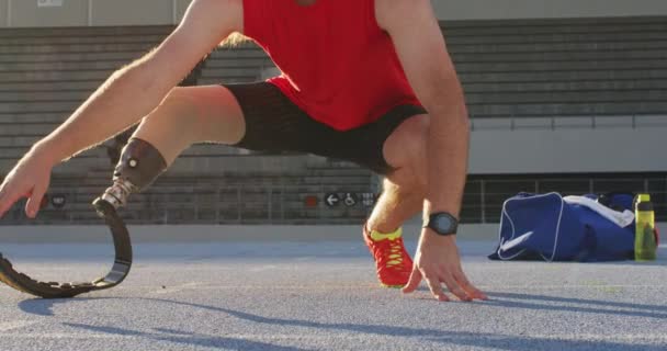 Nízká Část Bělošského Invalidního Mužského Atleta Protažením Čepele Profesionální Trénink — Stock video