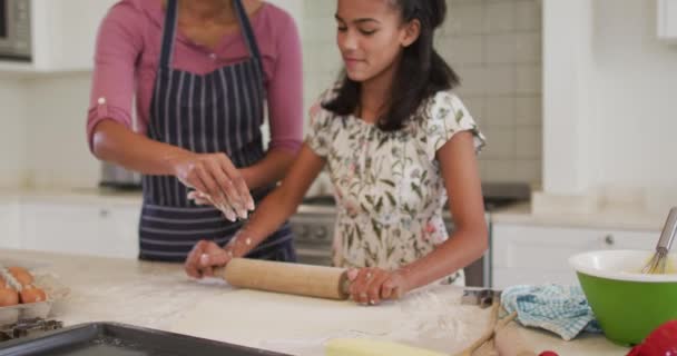 Madre Figlia Afroamericana Che Cucinano Insieme Cucina Casa Famiglia Amore — Video Stock