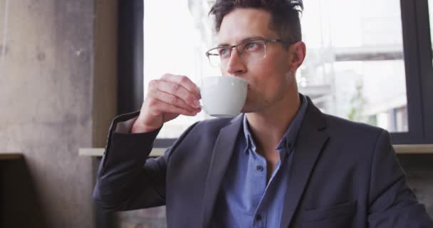 Кавказький Бізнесмен Думав Столом Каву Кафе Бізнес Кафе — стокове відео