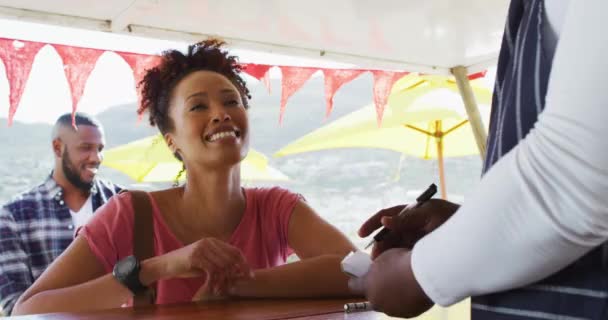 African American Woman Ordering Food Food Truck Food Truck Street — Vídeos de Stock